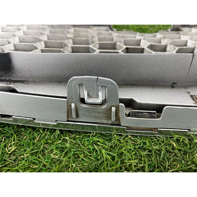 Решетка радиатора (наружные элементы кузова) CHEVROLET Cruze J300 2011 1.4 95225614