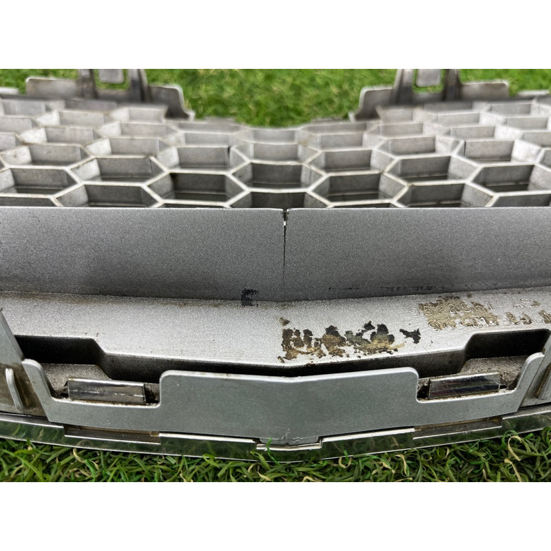 Решетка радиатора (наружные элементы кузова) CHEVROLET Cruze J300 2011 1.4 95225614