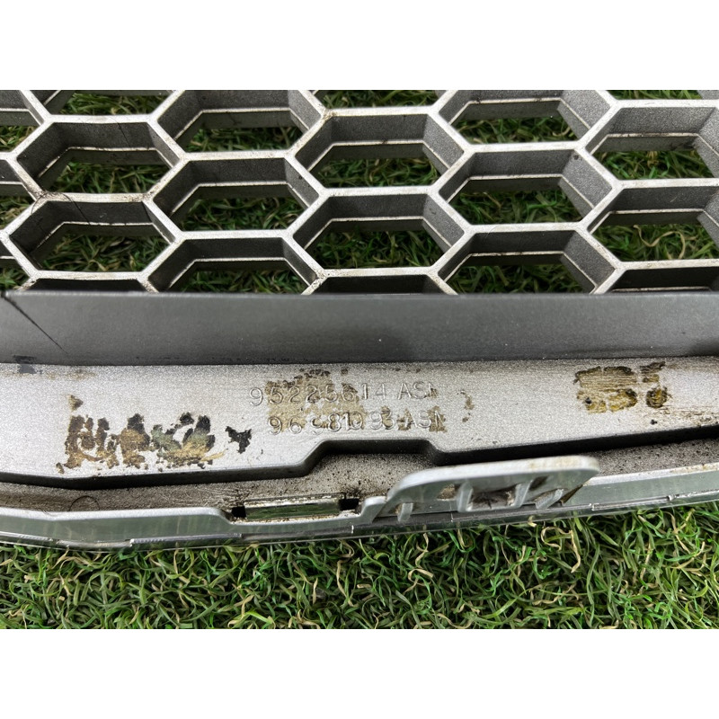 Решетка радиатора (наружные элементы кузова) CHEVROLET Cruze J300 2011 1.4 95225614