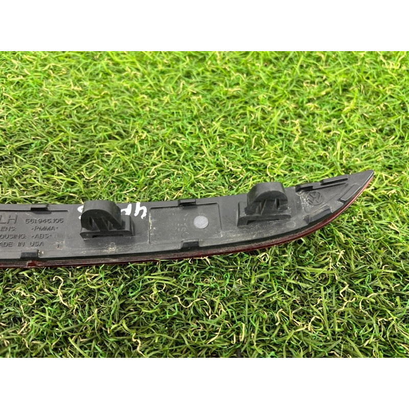 Катафот бампера (кузов и элементы) Volkswagen Passat B7 2016 1.8 561945105A
