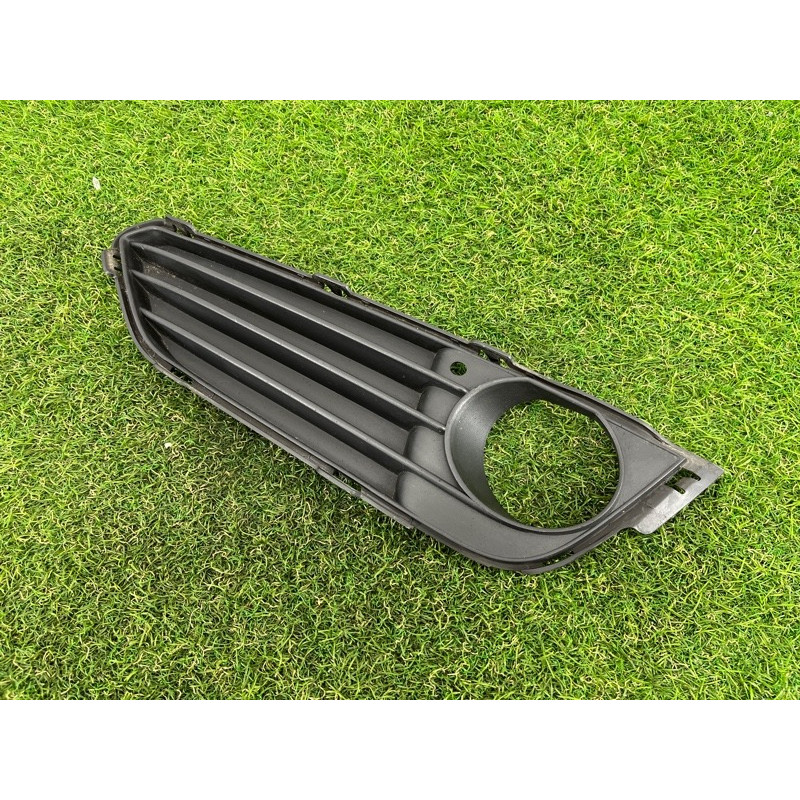 Накладка противотуманной фары (кузов и элементы) BMW 2-series F22 2015 2.0 51117293841