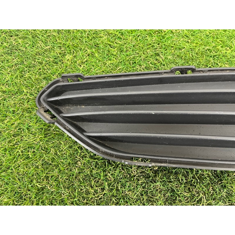 Накладка противотуманной фары (кузов и элементы) BMW 2-series F22 2015 2.0 51117293841