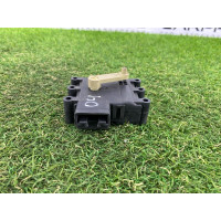 Привод заслонки отопителя