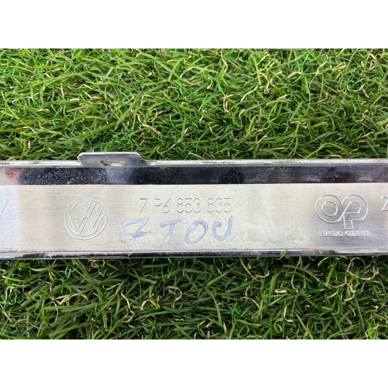 Молдинг бампера (кузов и элементы) Volkswagen Touareg FL 2015 3.6 7P6853835