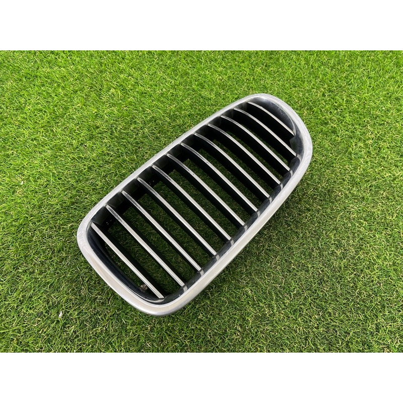 Решетка радиатора (наружные элементы кузова) BMW 5-series F10 2011 3.0 51137203649