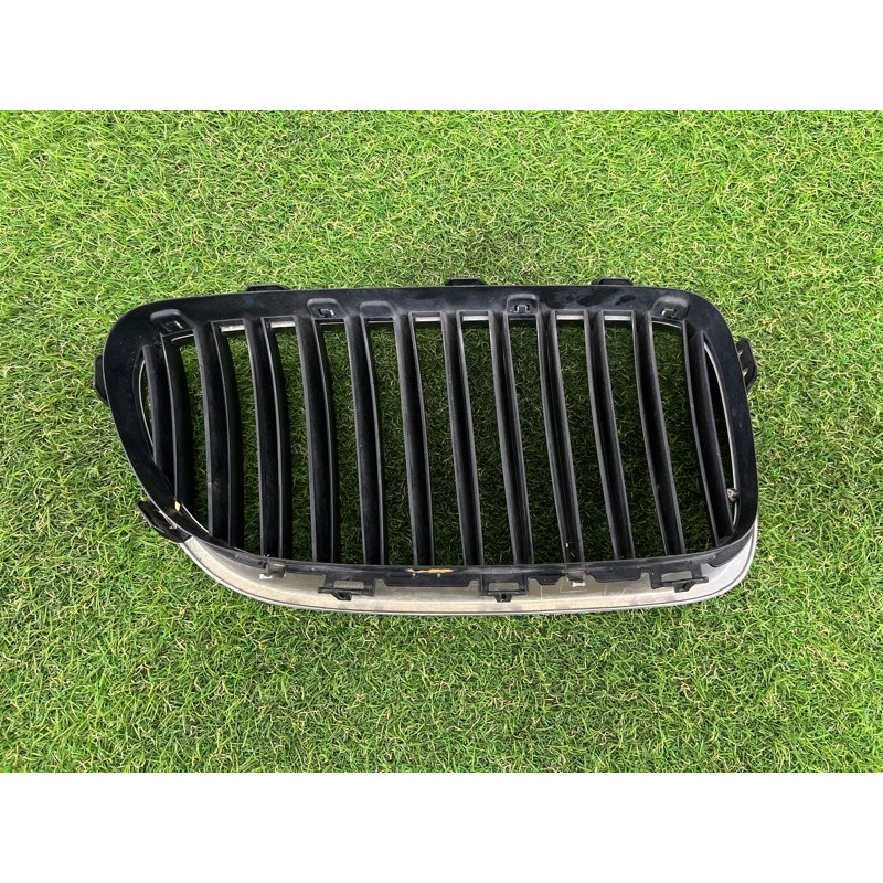 Решетка радиатора (наружные элементы кузова) BMW 5-series F10 2011 3.0 51137203649