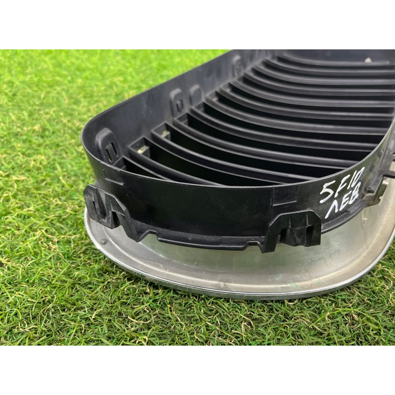 Решетка радиатора (наружные элементы кузова) BMW 5-series F10 2011 3.0 51137203649