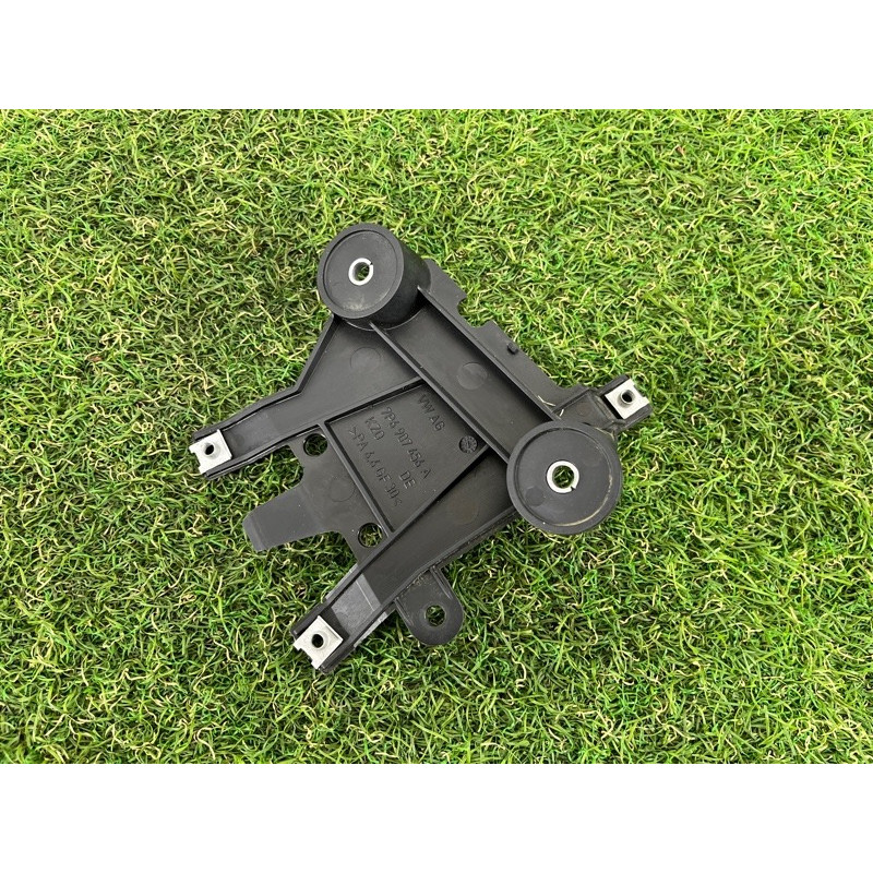 Кронштейн датчика слепых зон (кузов и элементы) Volkswagen Touareg FL 2015 3.6 7P6907456A