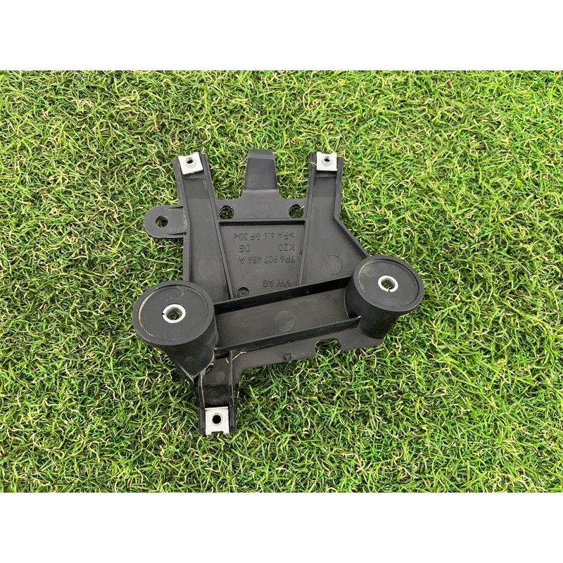 Кронштейн датчика слепых зон (кузов и элементы) Volkswagen Touareg FL 2015 3.6 7P6907456A