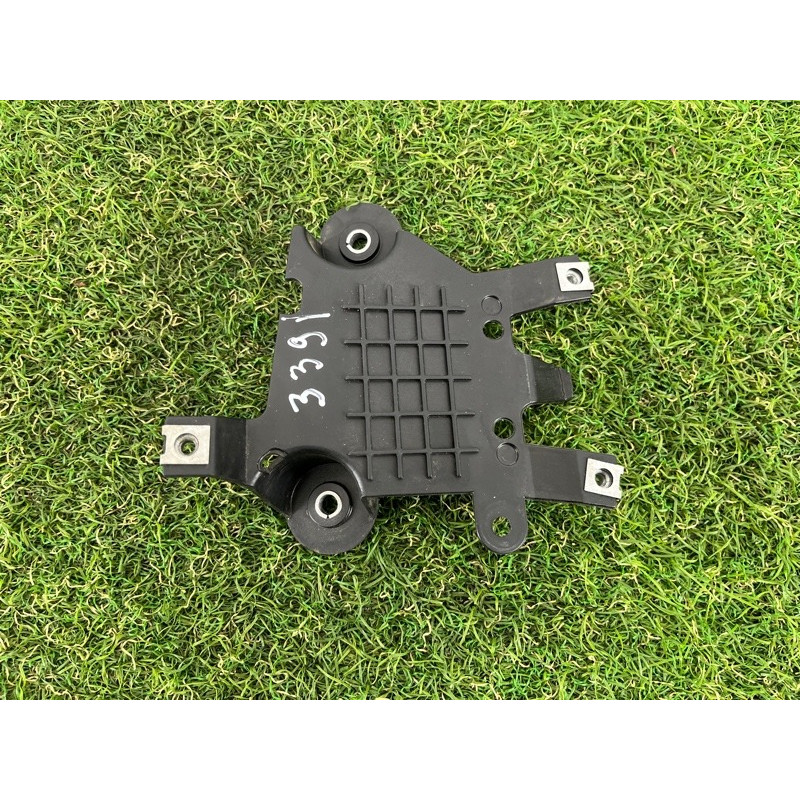 Кронштейн датчика слепых зон (кузов и элементы) Volkswagen Touareg FL 2015 3.6 7P6907456A