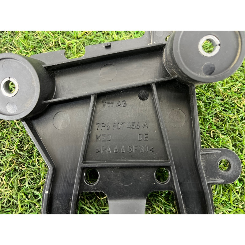 Кронштейн датчика слепых зон (кузов и элементы) Volkswagen Touareg FL 2015 3.6 7P6907456A