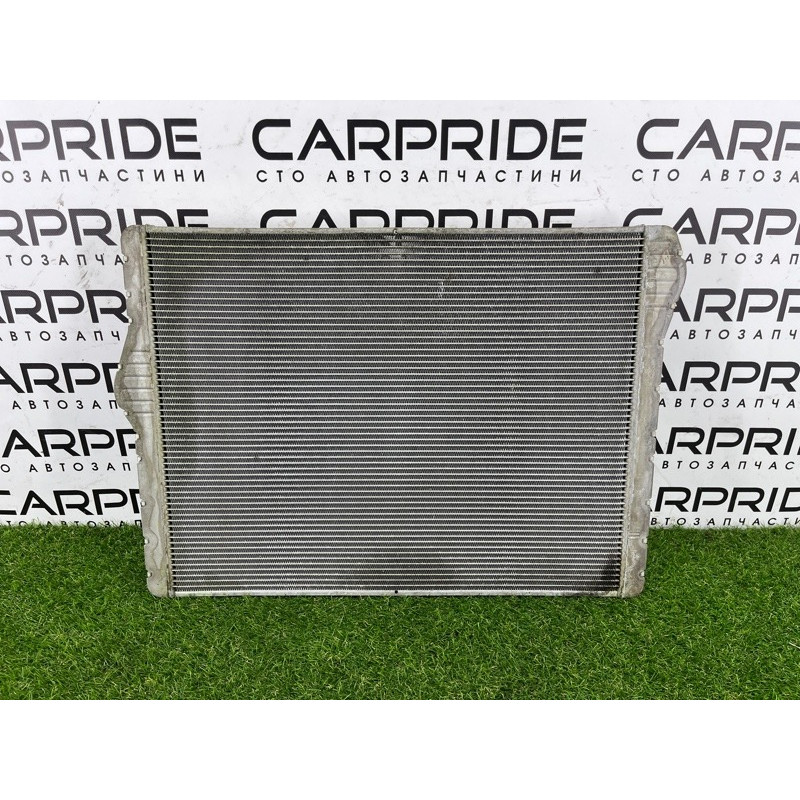 Радиатор охлаждения (система охлаждения) BMW 5-series F10 2011 3.0 17118669005