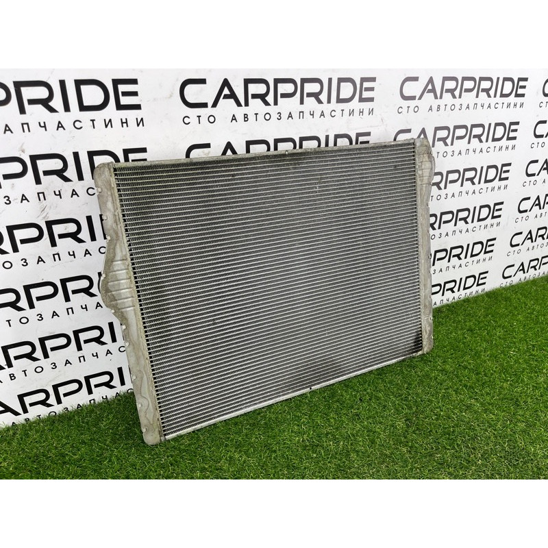 Радиатор охлаждения (система охлаждения) BMW 5-series F10 2011 3.0 17118669005