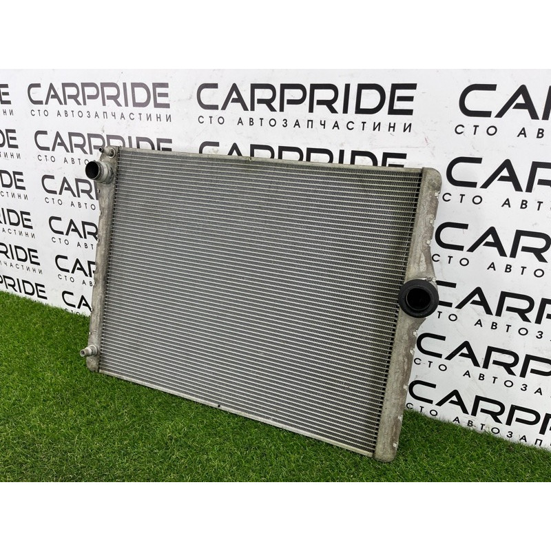 Радиатор охлаждения (система охлаждения) BMW 5-series F10 2011 3.0 17118669005