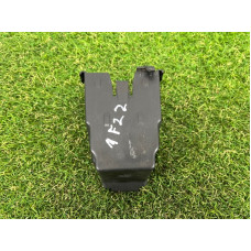 Кожух замка капота