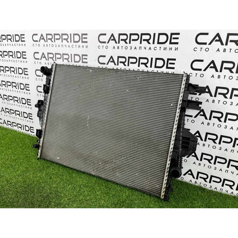 Радиатор охлаждения (система охлаждения) Volkswagen Touareg FL 2015 3.6 7P0121253A