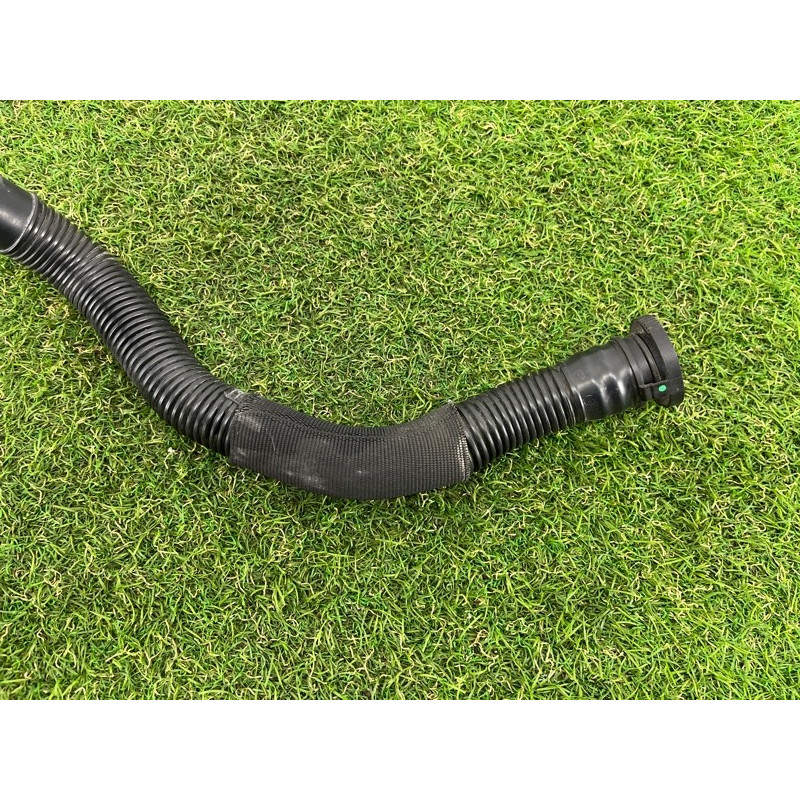 Трубка насоса вторичного воздуха (двигатель и элементы) AUDI Q5 8R 2012 3.2 CALB 8R0133817