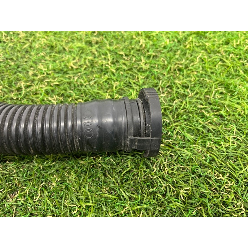 Трубка насоса вторичного воздуха (двигатель и элементы) AUDI Q5 8R 2012 3.2 CALB 8R0133817