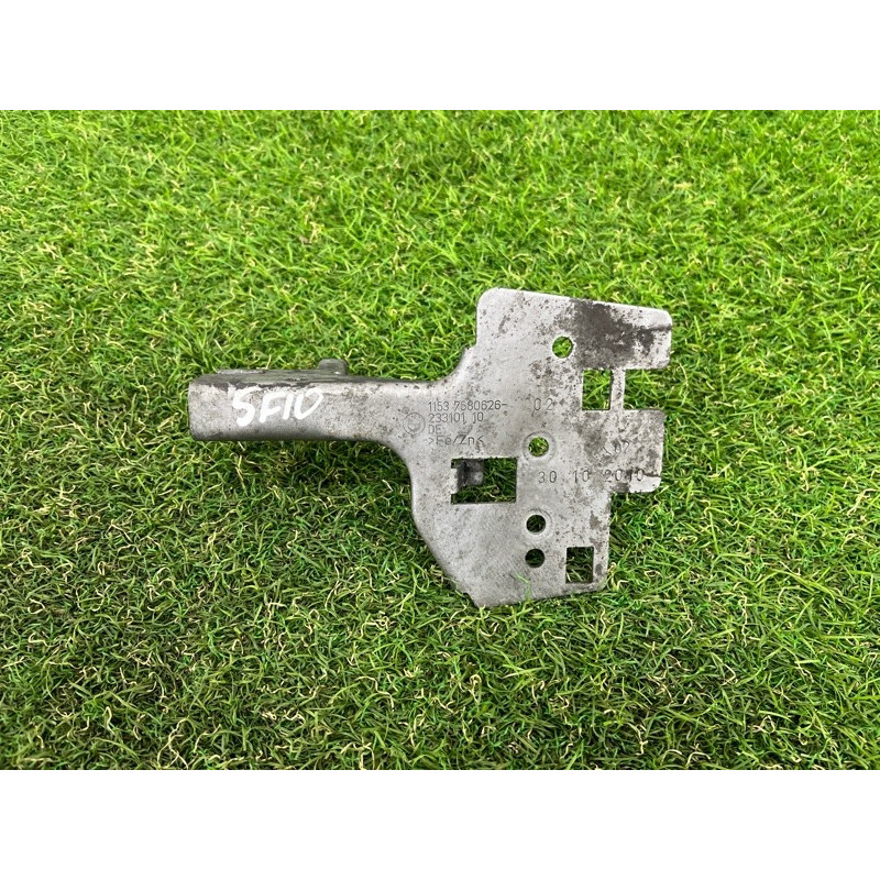 Кронштейн термостата (кронштейны двигателя) BMW 5-series F10 2011 3.0 11537580626