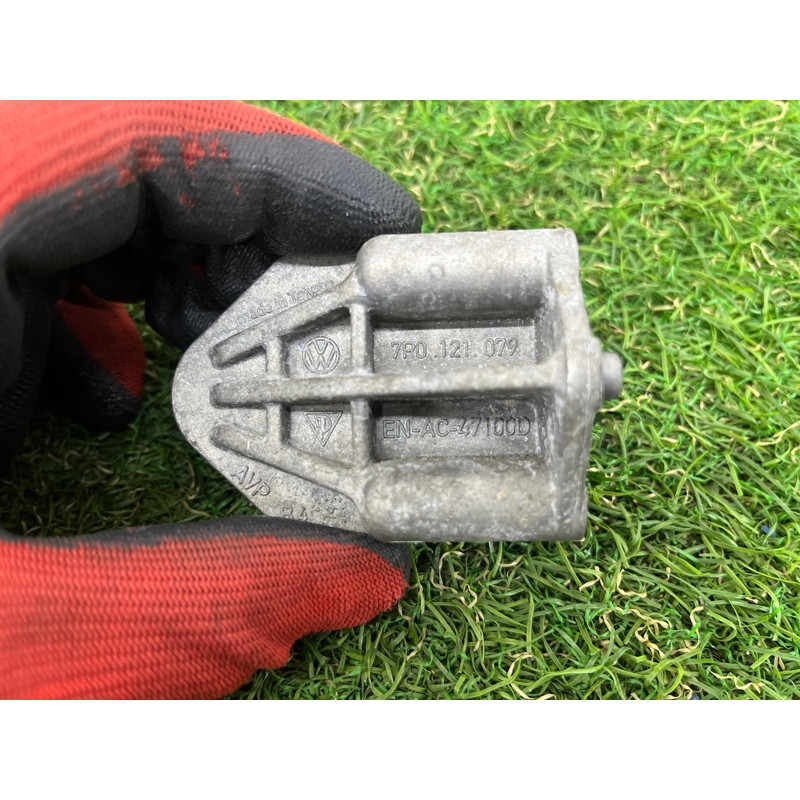 Крепление радиатора (кузов и элементы) Volkswagen Touareg FL 2015 3.6 7P0121079