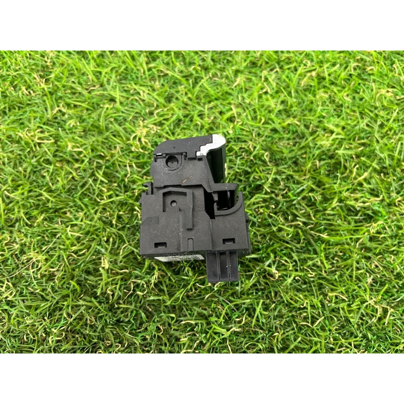 Кнопка стояночного тормоза (электрика / кнопки) AUDI A3 8V 2015 1.8 8V1927225A