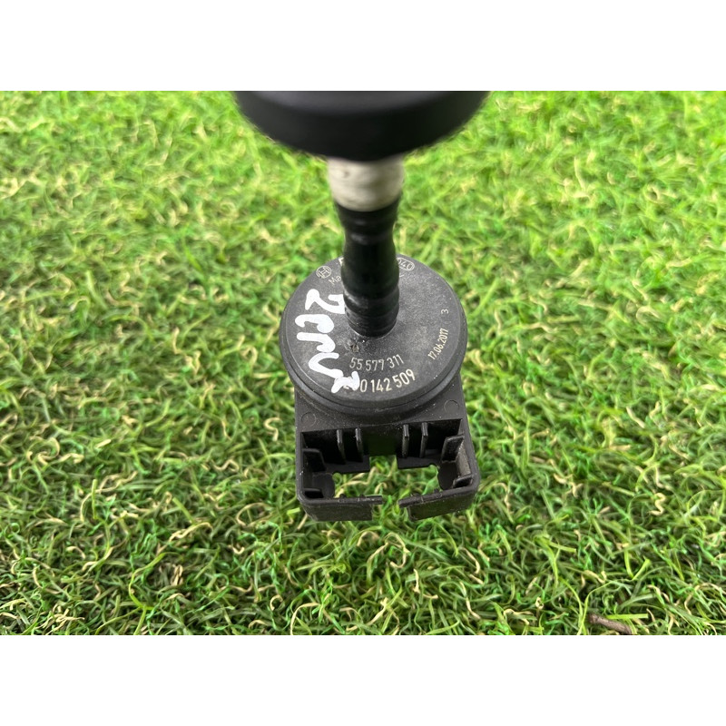 Клапан вентиляции топливного бака (топливная система) CHEVROLET Cruze J300 2011 1.4 55577313