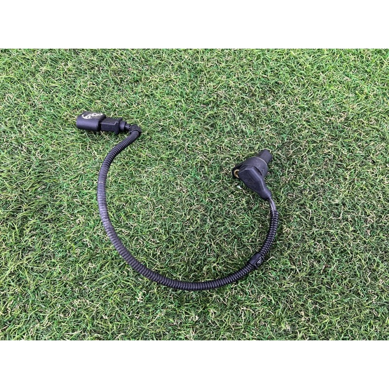 Датчик положения коленвала (электрика двигателя) Volkswagen Touareg NF 2012 3.6 03H906433