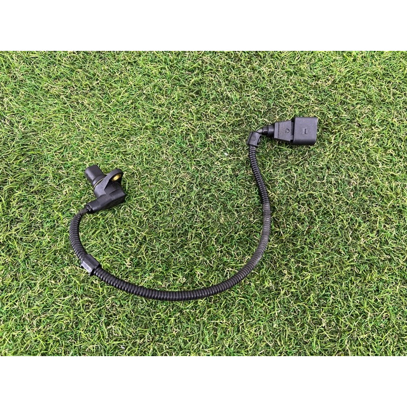 Датчик положения коленвала (электрика двигателя) Volkswagen Touareg NF 2012 3.6 03H906433