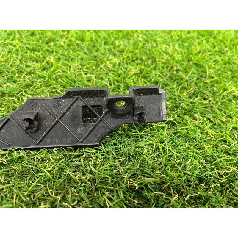 Декоративная крышка двигателя (двигатель и элементы) AUDI Q7 4L 2014 3.0 TFSi CTWB 06E103935E