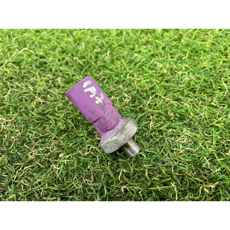 Датчик давления масла (электрика двигателя) AUDI A7 4G 2013 3.0 CGXB 06E919081G