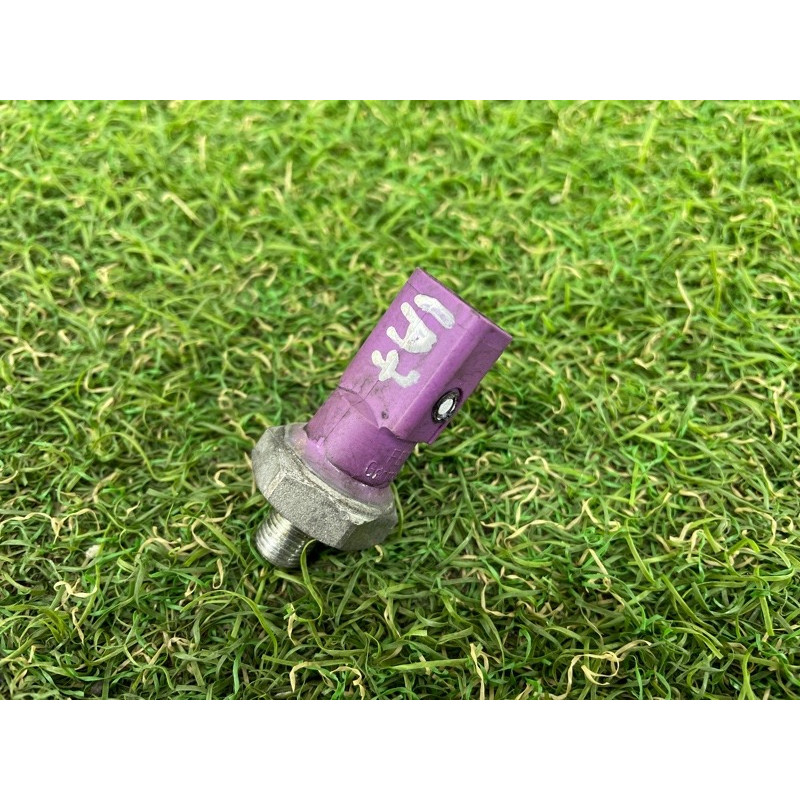 Датчик давления масла (электрика двигателя) AUDI A7 4G 2013 3.0 CGXB 06E919081G