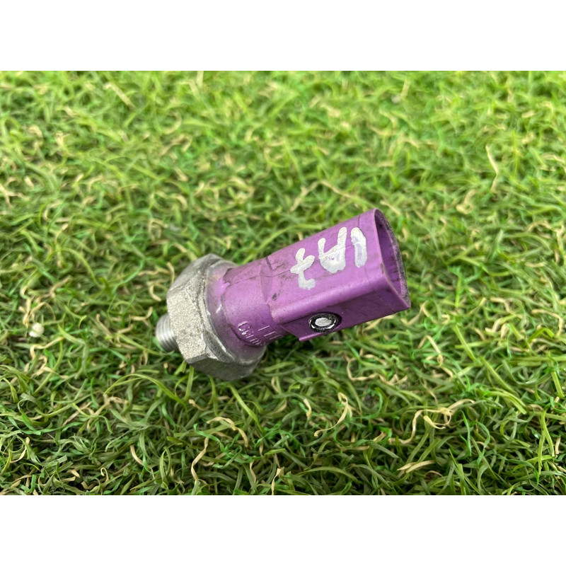 Датчик давления масла (электрика двигателя) AUDI A7 4G 2013 3.0 CGXB 06E919081G