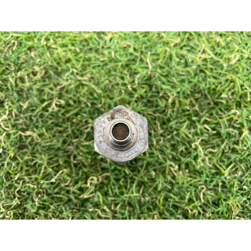 Датчик давления масла (электрика двигателя) AUDI A7 4G 2013 3.0 CGXB 06E919081G