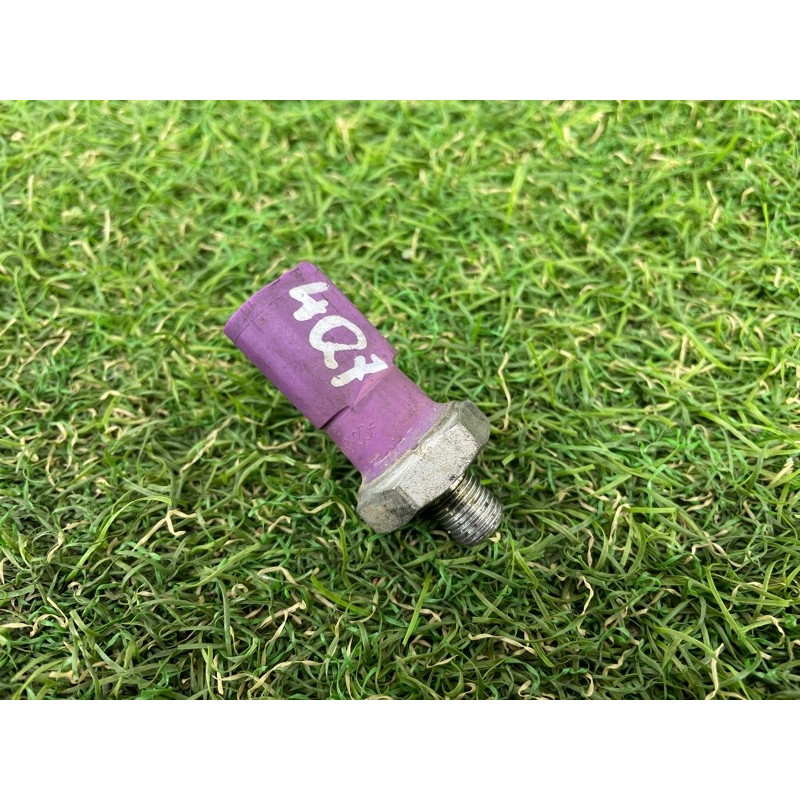 Датчик давления масла (электрика двигателя) AUDI Q7 4L 2014 3.0 TFSi CTWB 06E919081G