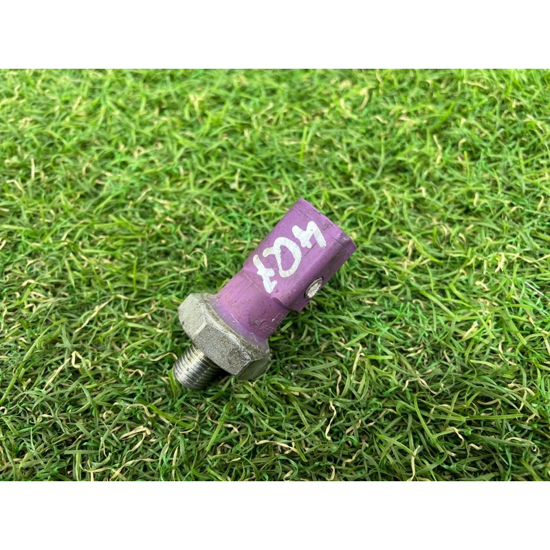 Датчик давления масла (электрика двигателя) AUDI Q7 4L 2014 3.0 TFSi CTWB 06E919081G