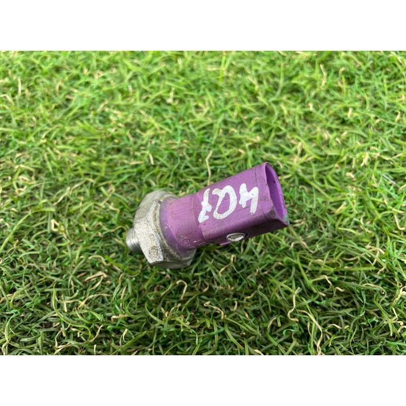 Датчик давления масла (электрика двигателя) AUDI Q7 4L 2014 3.0 TFSi CTWB 06E919081G