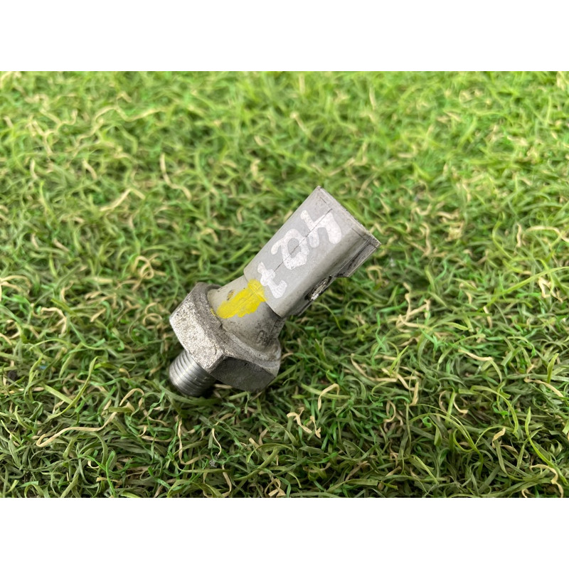 Датчик давления масла (электрика двигателя) AUDI Q7 4L 2014 3.0 TFSi CTWB 038919081P