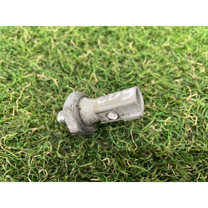 Датчик давления масла (электрика двигателя) AUDI Q7 4M 2017 3.0 TFSi CREC 06E919081D