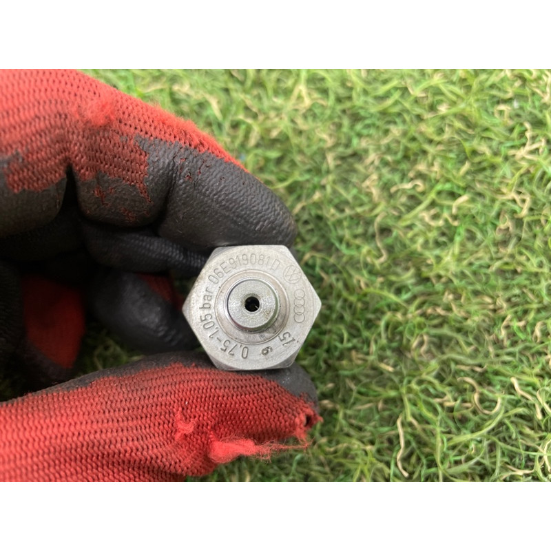 Датчик давления масла (электрика двигателя) AUDI Q7 4M 2017 3.0 TFSi CREC 06E919081D