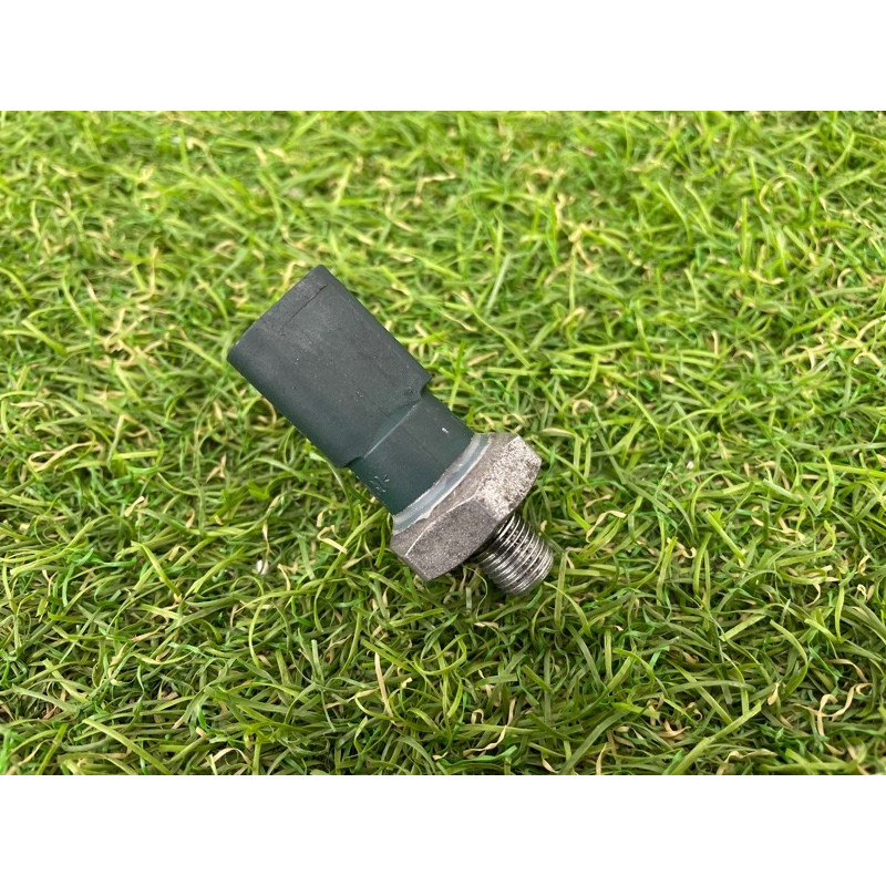 Датчик давления масла (электрика двигателя) Volkswagen Touareg NF 2012 3.0 059919081D