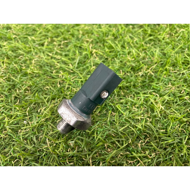 Датчик давления масла (электрика двигателя) Volkswagen Touareg NF 2012 3.0 059919081D