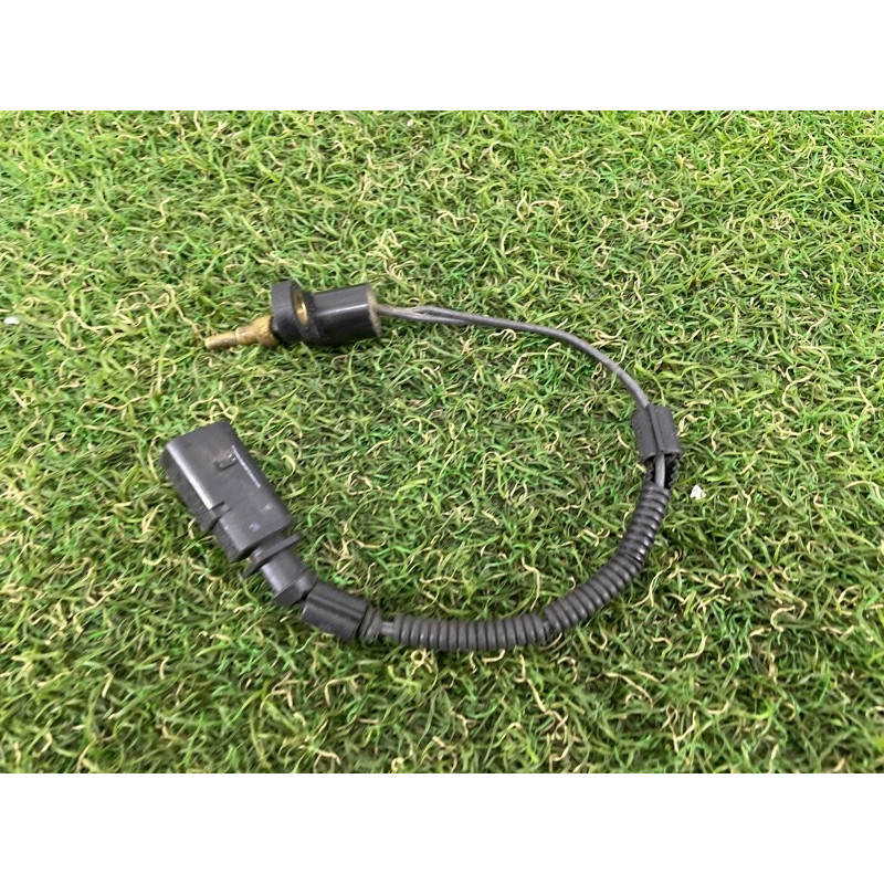 Датчик температуры охлаждающей жидкости (электрика / датчики) Volkswagen Touareg NF 2011 3.6 03H919501A