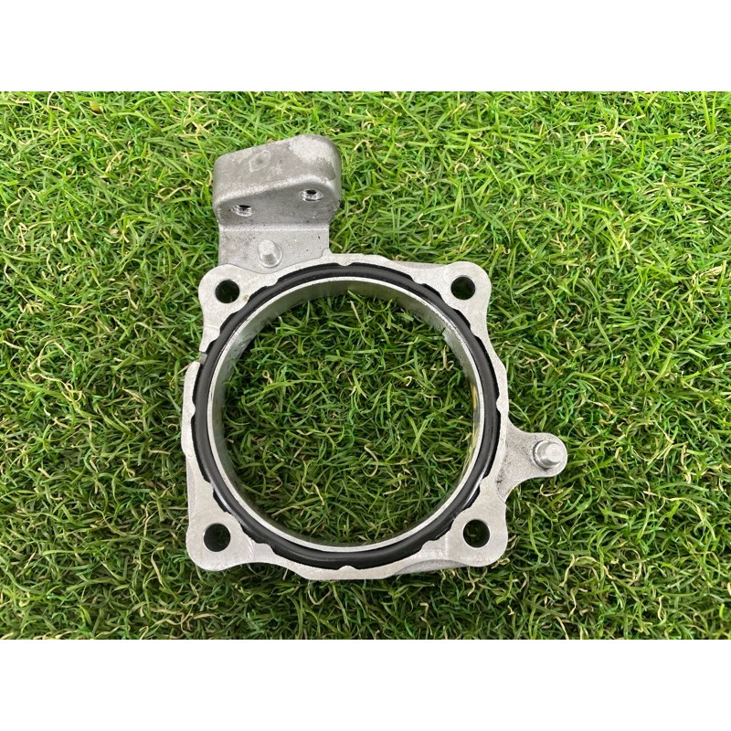 Адаптер дроссельной заслонки (кронштейны двигателя) AUDI Q7 4L 2014 3.0 TFSi CTWB 06E145175H