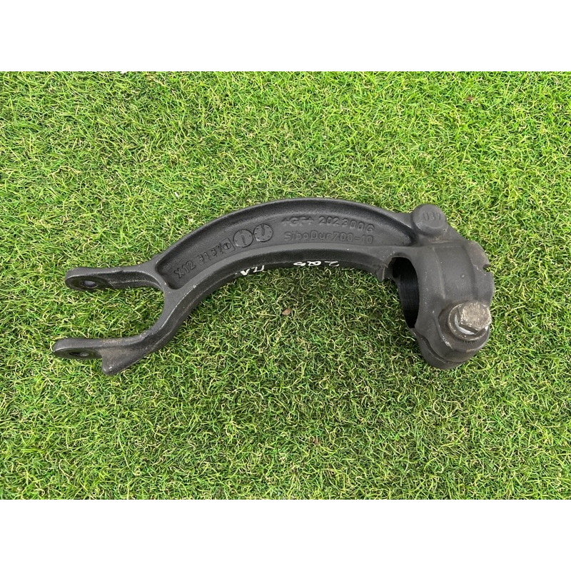 Вилка амортизатора (подвеска) AUDI Q5 8R 2012 3.2 CALB 8K0413037L