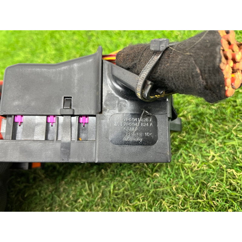 Блок предохранителей (электрика) Volkswagen Touareg FL 2015 3.6 7P0941824A