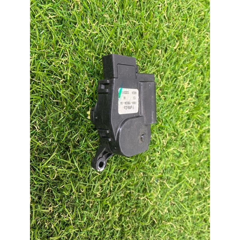 Привод заслонки отопителя (отопление и кондиционирование) FORD Focus MK3 2013 2.0 av6n19b634aa