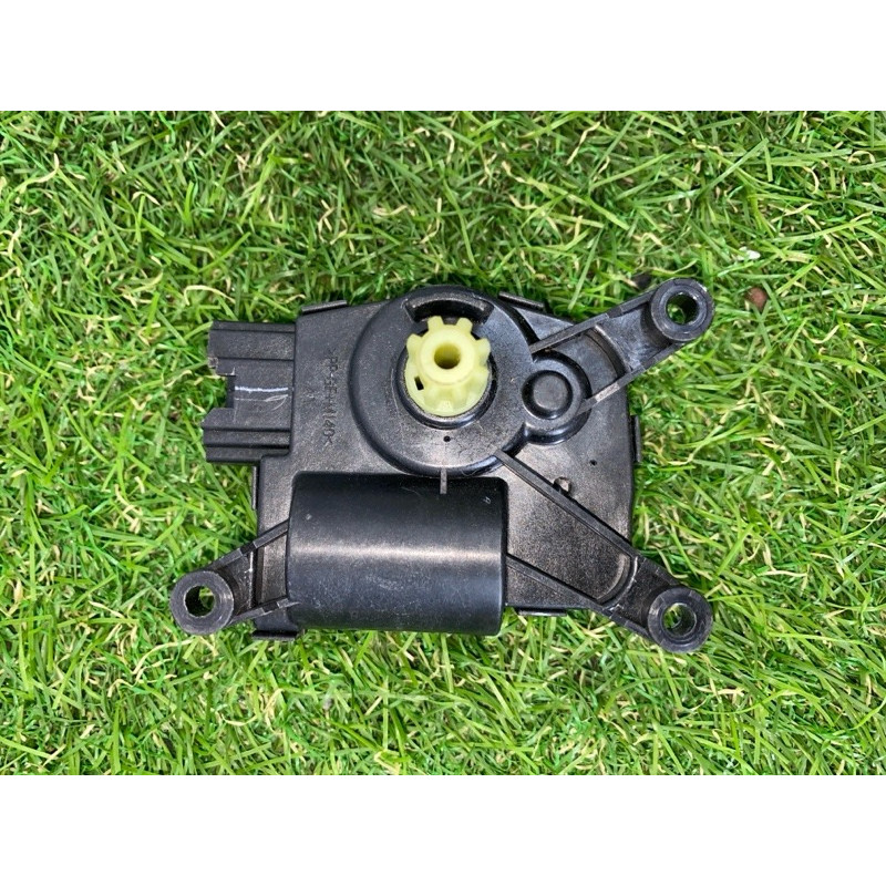 Привод заслонки отопителя (отопление и кондиционирование) FORD Focus MK3 2013 2.0 av6n19b634aa