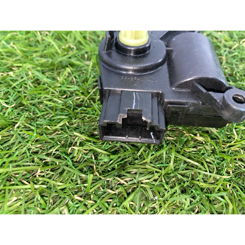 Привод заслонки отопителя (отопление и кондиционирование) FORD Focus MK3 2013 2.0 av6n19b634aa