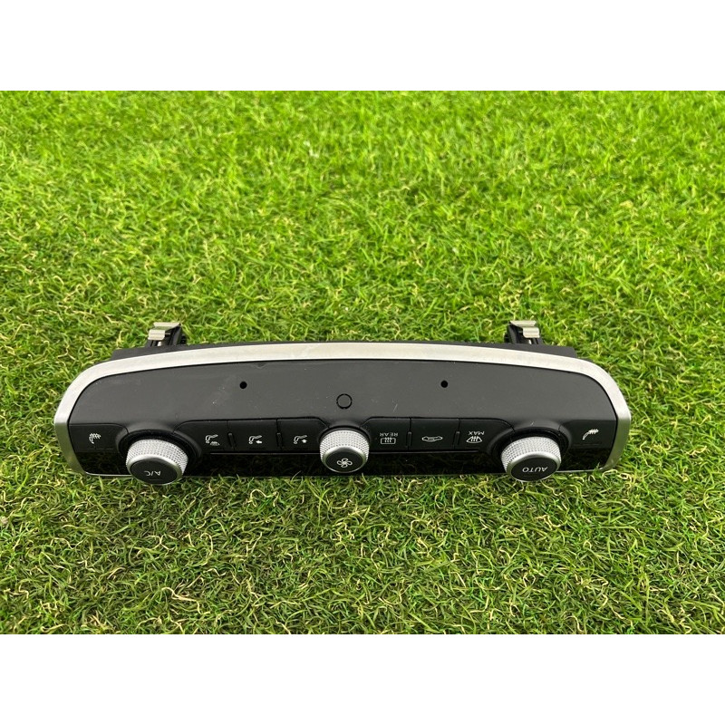 Блок управління клімат-контролем (електрика / блоки управління) AUDI A3 8V 2018 2.0 CZRA 8V0820043QIMJ