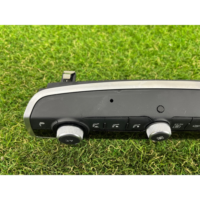 Блок управління клімат-контролем (електрика / блоки управління) AUDI A3 8V 2018 2.0 CZRA 8V0820043QIMJ